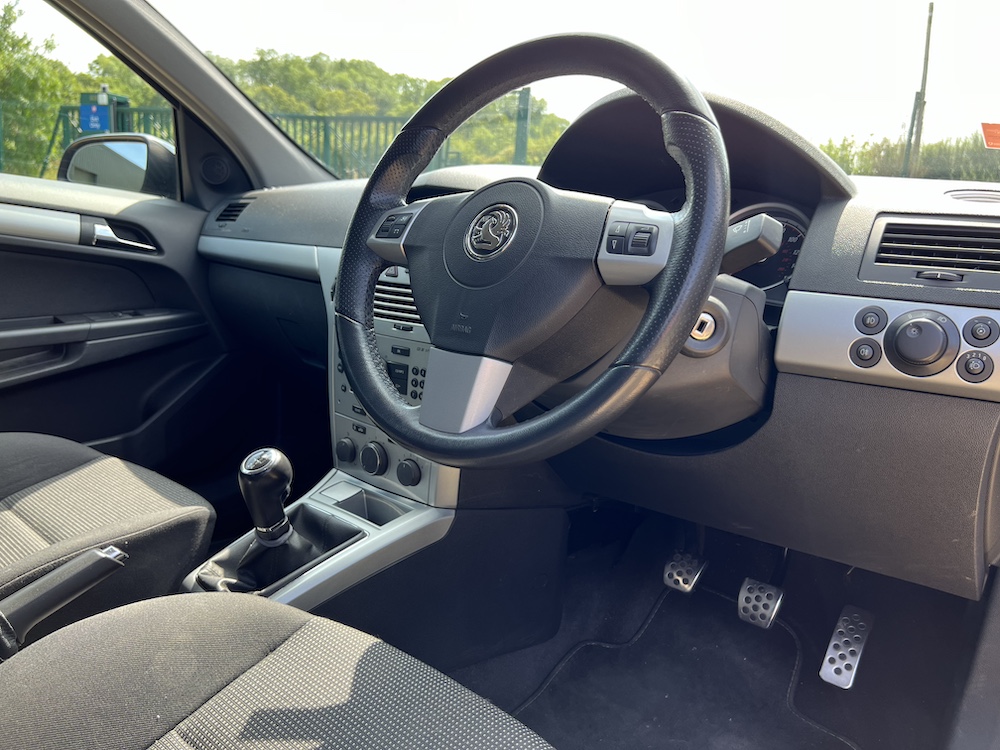 Vauxhall Astra - Image 27